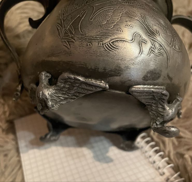 Старинная сахарница