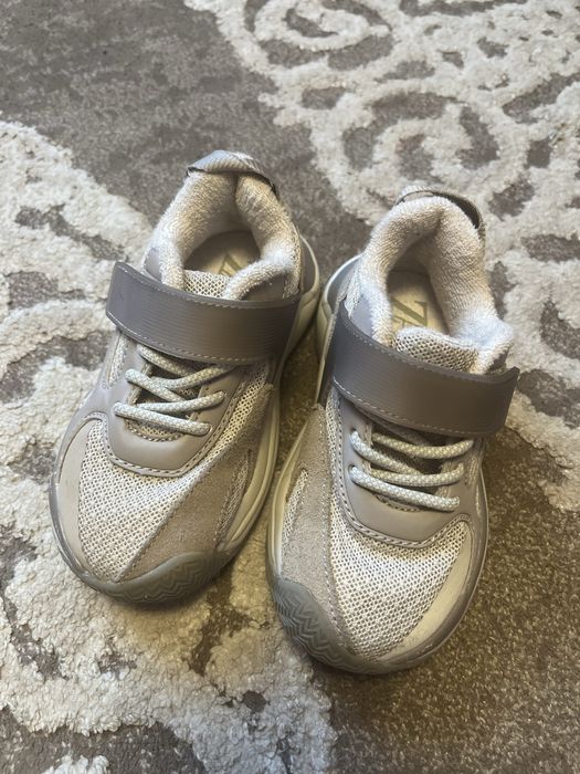 Кросівки універсальні 23 розмір