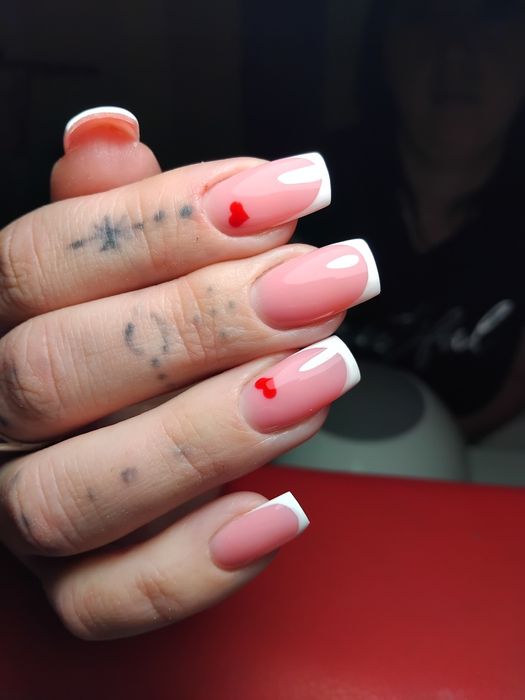 Манікюр, педикюр, нарощення