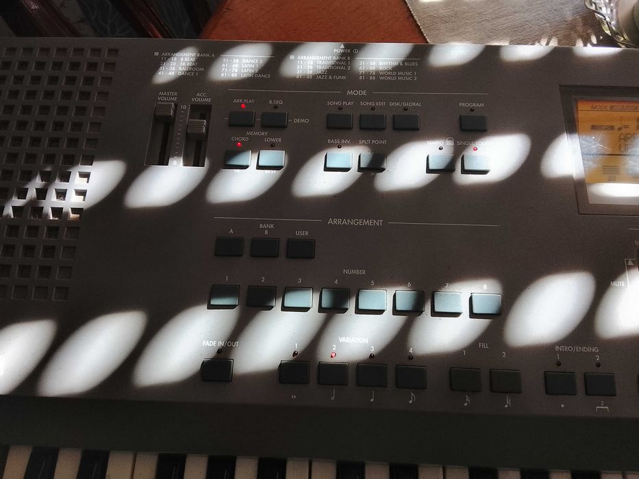 Órgão Korg is50 como novo