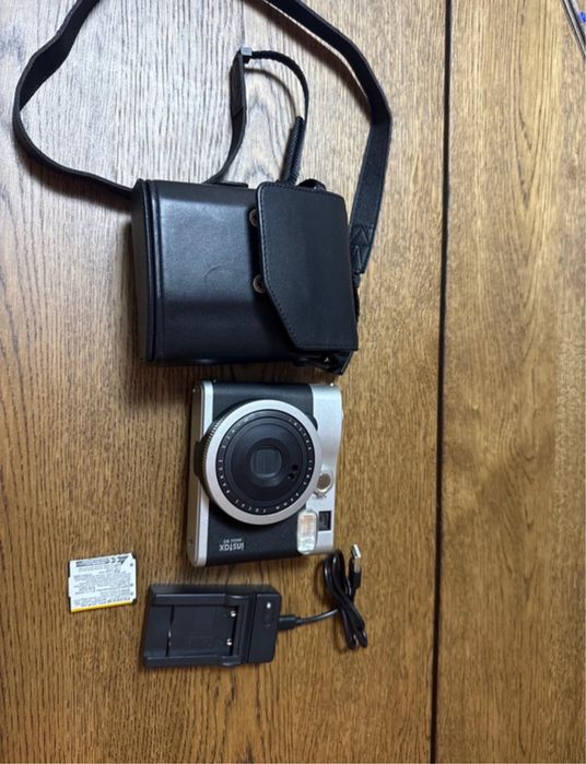 Instax Mini 90 Neo Classic + 2 baterias, capa e filme