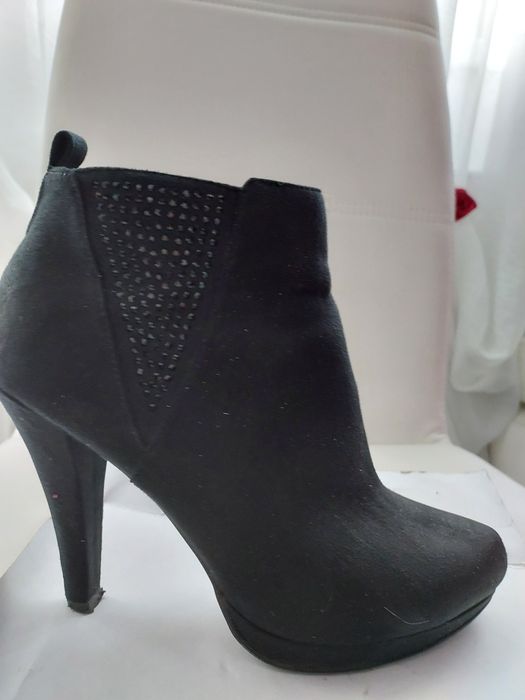 Śliczne botki na szpileczce