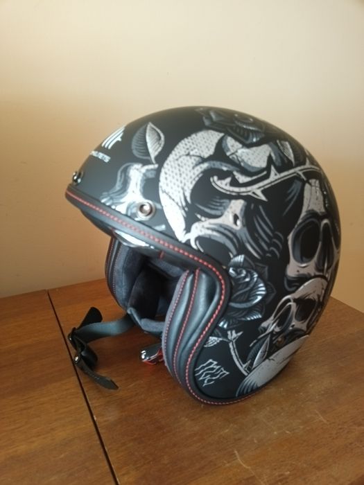 Capacete aberto com viseira
