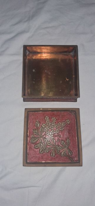 Antiga Caixa de Jóias em Latão Trabalhada