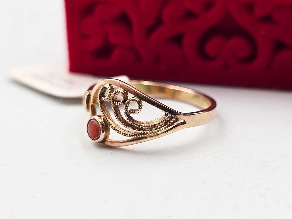 Stary złoty pierścionek z drobnym Koralem Koral 585 |Plus Lombard