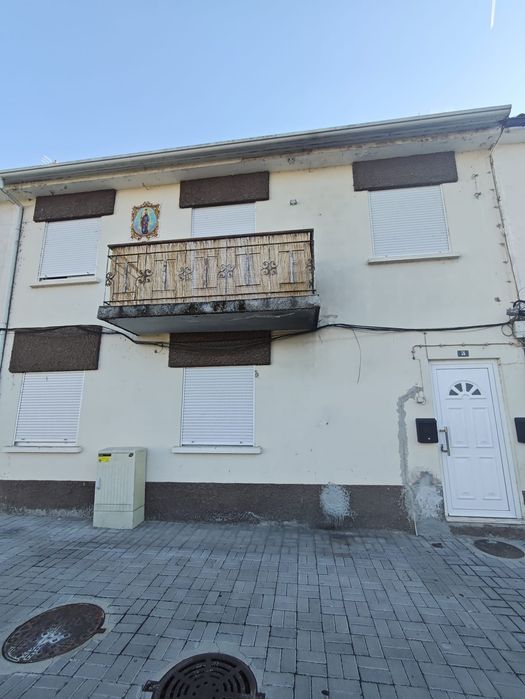 Uma Moradia Com 2 Apartamentos Independentes