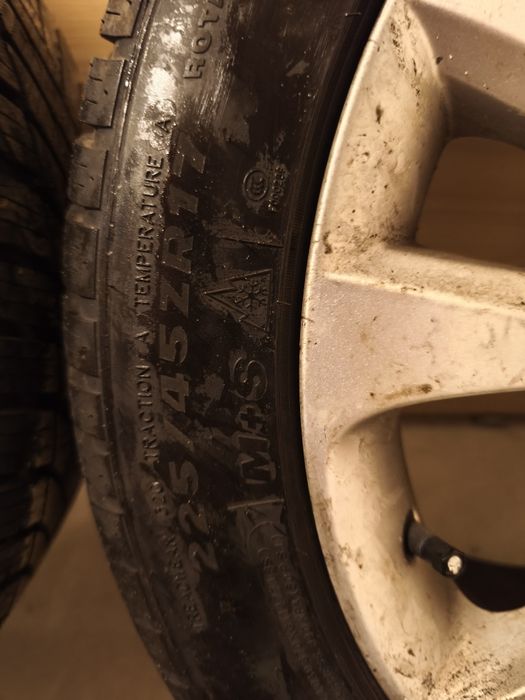 Oryginalne felgi Skoda z oponami 225/45/17