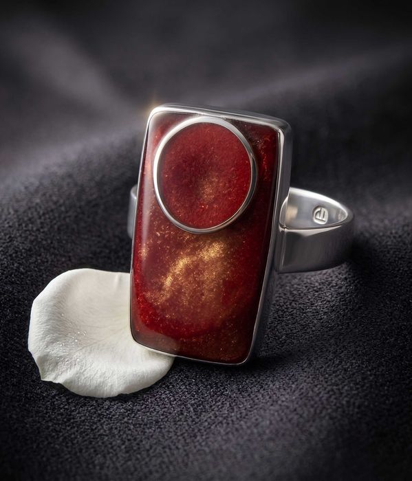 Srebrny pierścionek pr. 925 z czerwonym oczkiem | Regulowany