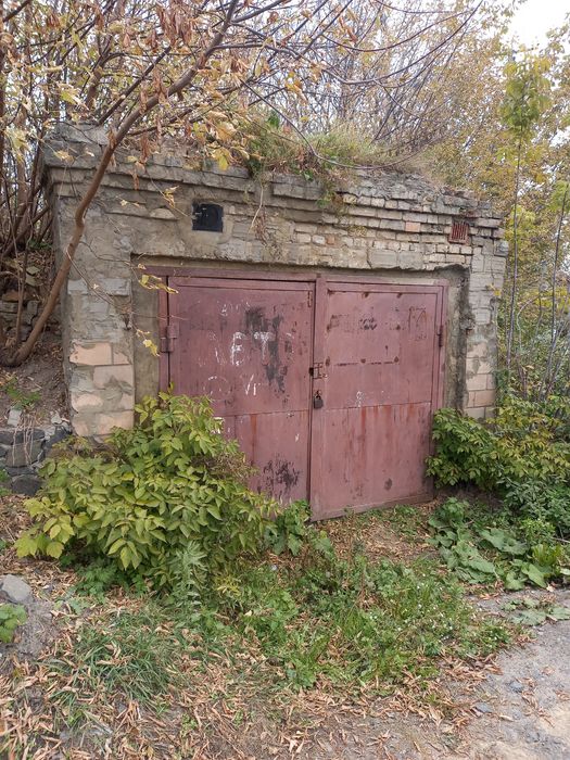 Гараж при дорозі в центрі с.В.Житин