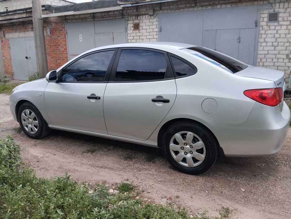 Продам  официальный Хюндай Элантра - 1,6 автомат