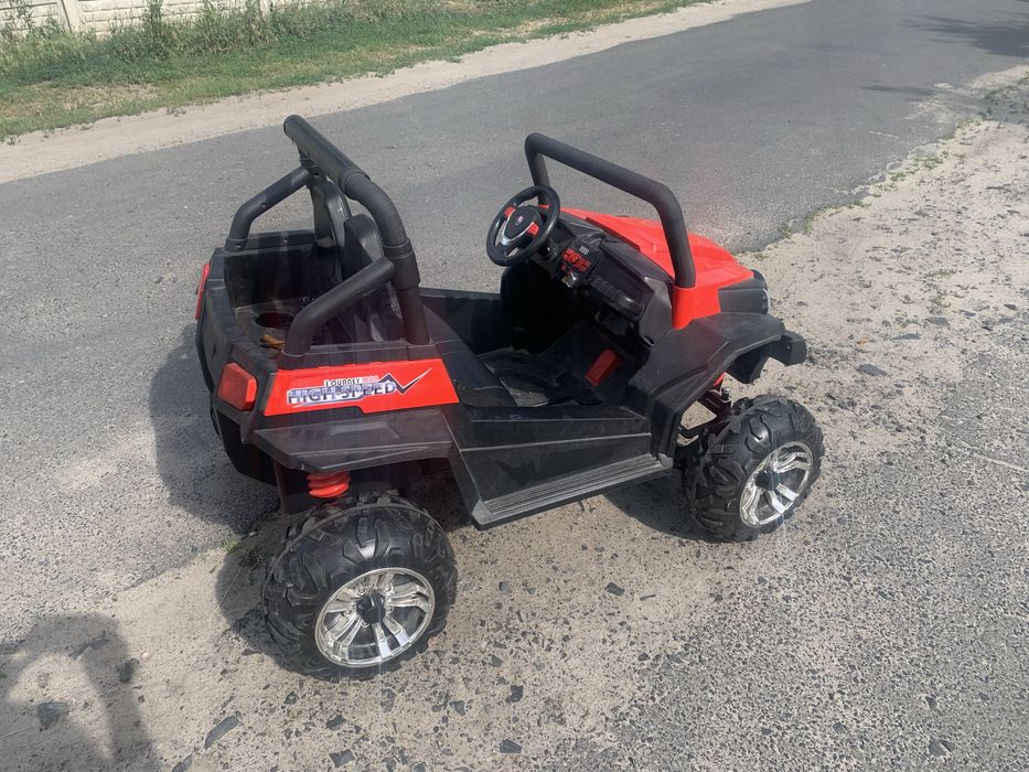 Дитячий електромобіль