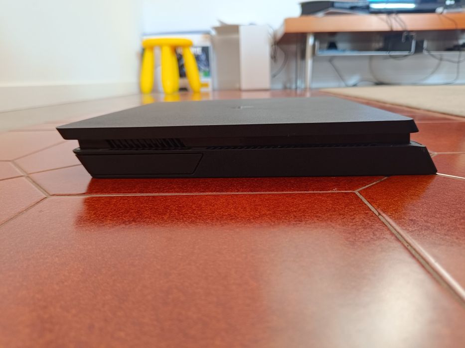 Playstation 4 Slim 500GB + Jogos
