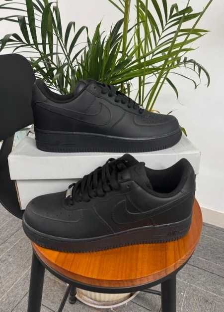 Nowe Nike Air Force 1 Black Leather R.45