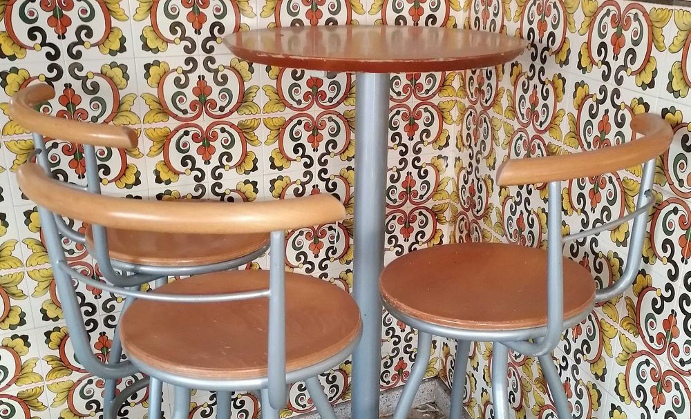 Mesa e 3 cadeiras - Conjunto Vintage para bar