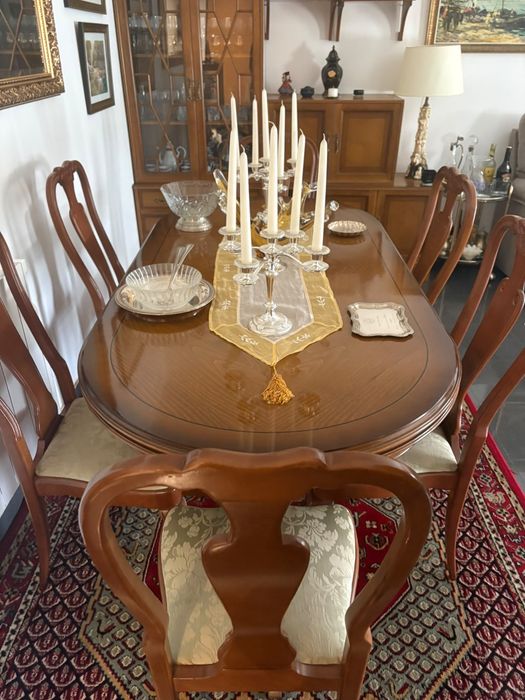 Mesa de Jantar Oval Extensível em Madeira de Cerejeira + 6 Cadeiras Estofadas