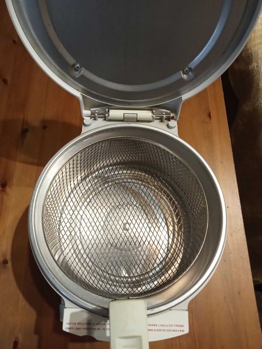 Fritadeira marca Ufesa em bom estado