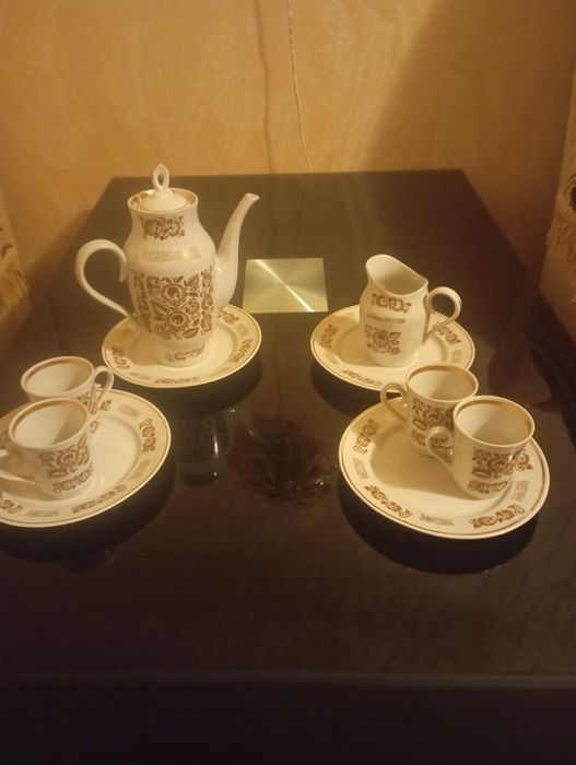 Продам  чайник,чашки