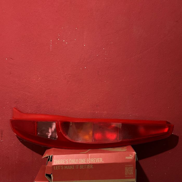Farol direito traseiro Fiat punto 2002