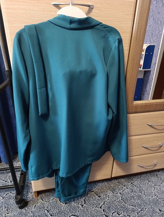 Продам Жіночий костюм