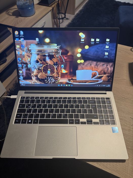 Laptop Samsung Galaxy Book  - metalowa obudowa