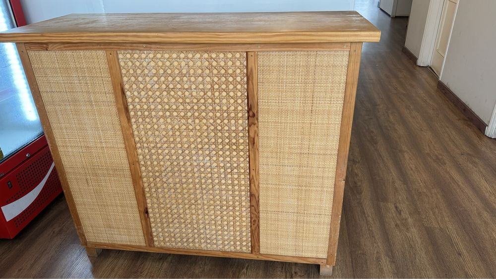 Balcao bar em madeira