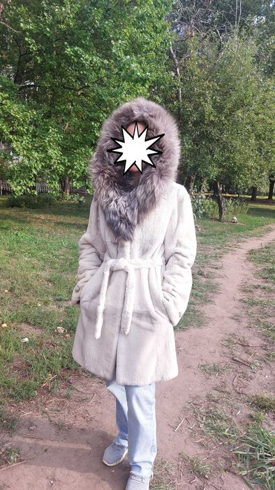 Шубка натуральная бобрик, капюшон чернобурка
