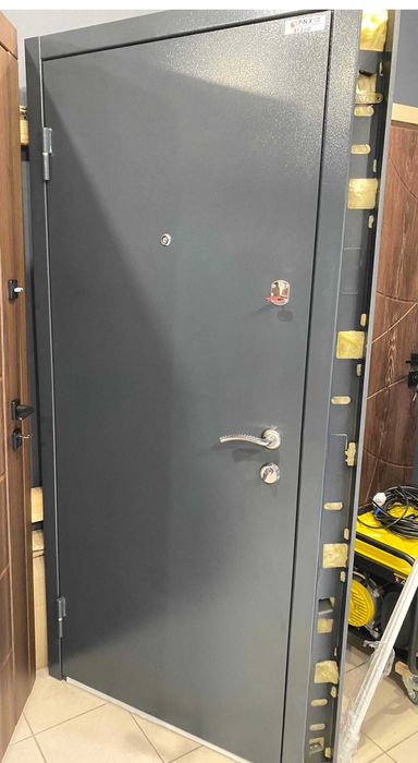 Вхідні вуличні двері.  Можливий НЕСТАНДАРНЫЙ розмір (Входные двери)