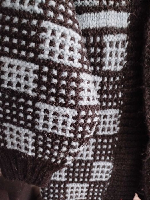 Długi sweter damski rozpinany ręcznie robiony wełniany