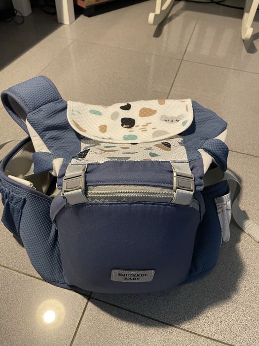 Porta-bebé ergonómico com assento de anca
