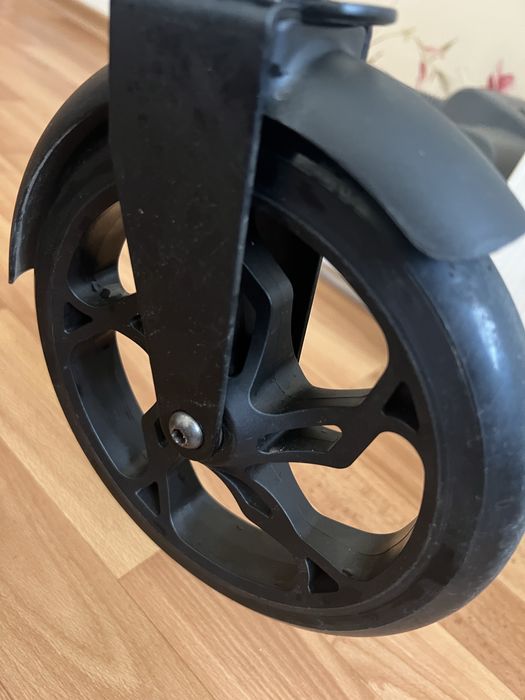 Самокат Roces до 100 кг