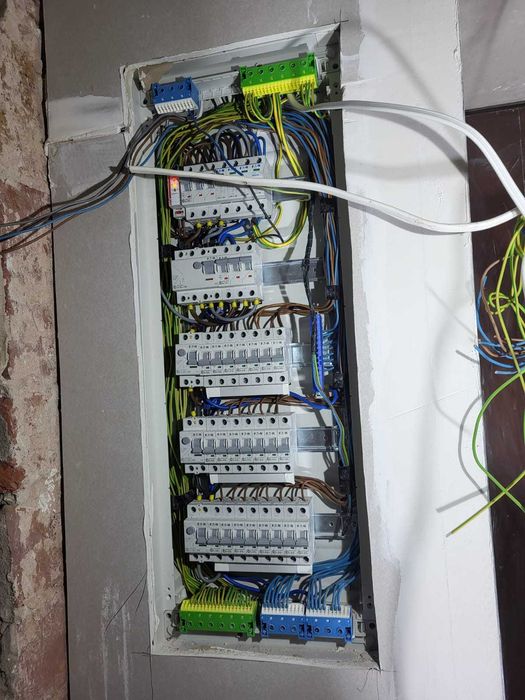 Instalacje elektryczne,  kompensacja mocy, klimatyzacja, elektryk,