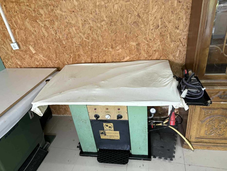 Mesa de passar a ferro com Caldeira Gerador de Vapor incluído