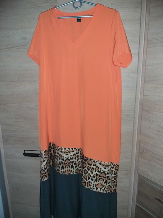 Długa pomarańczowa sukienka