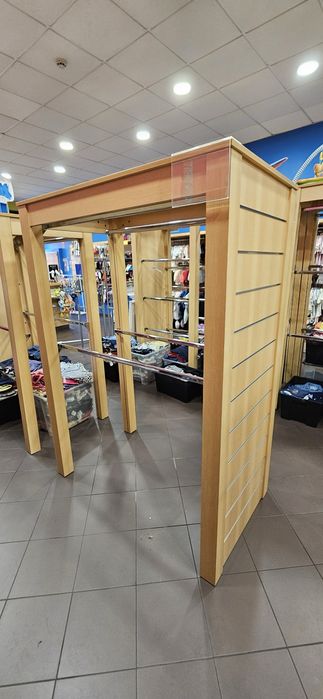 Expositor de roupa para loja