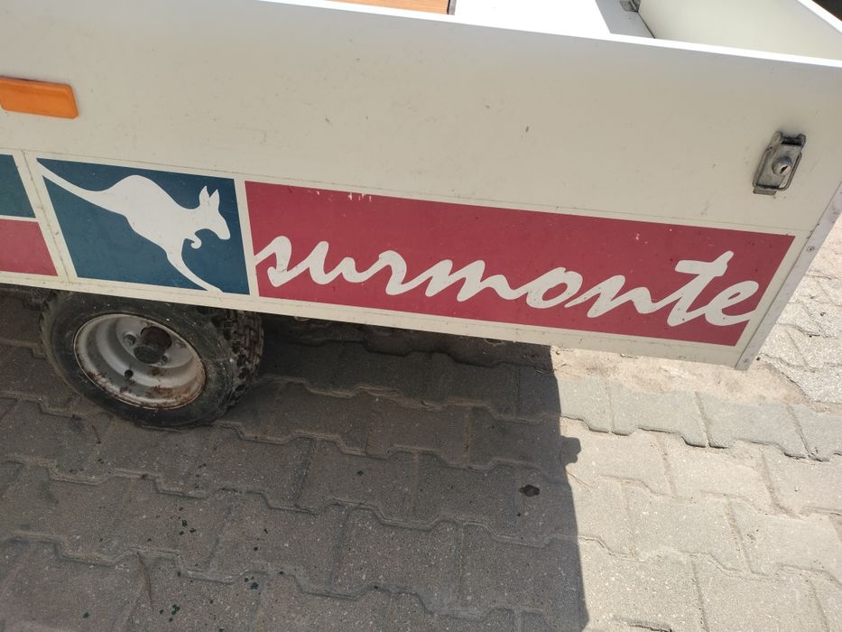 Auto tenda surmonte