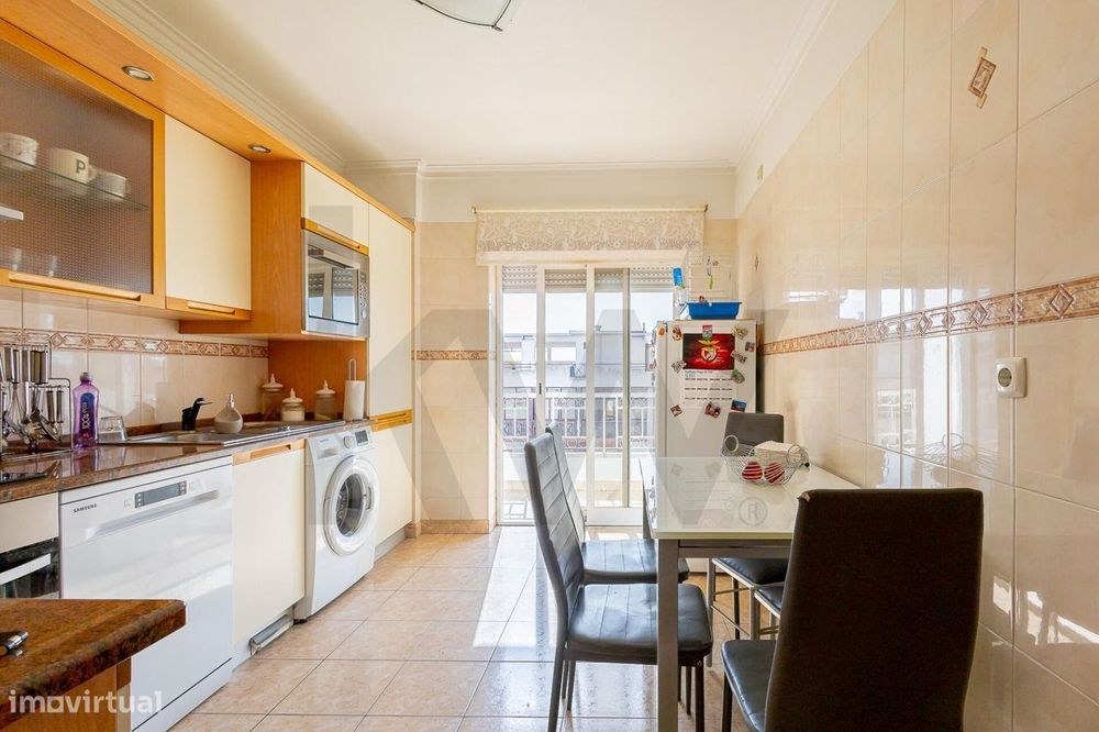 T3 Amplo com Garagem Box | Construção de Qualidade e Muito Espaço