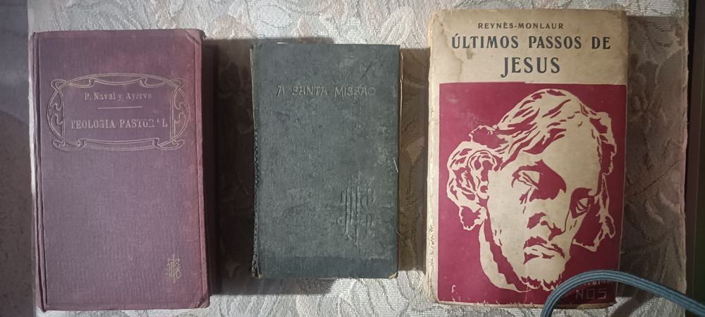 Livros antigos religião católica