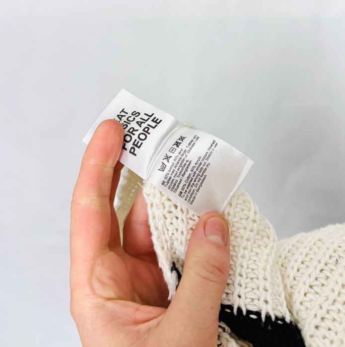 Biały sweter w czarne pasy o luźnym splocie L 40