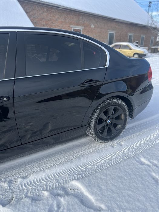 BMW e90 2.0 бенз 2005 року