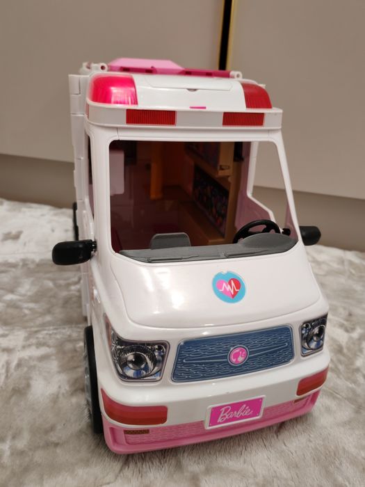 Kamper Barbie - karetka