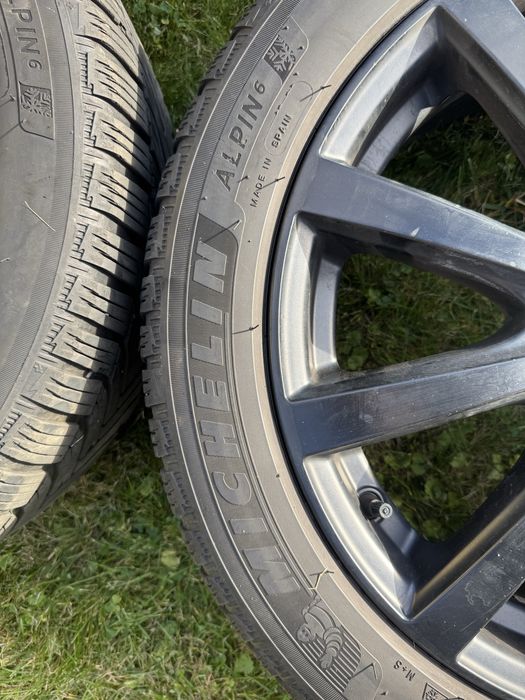 Колеса Volkswagen Зимні 205/50 R17 , диски Platin  та шини Michelin .