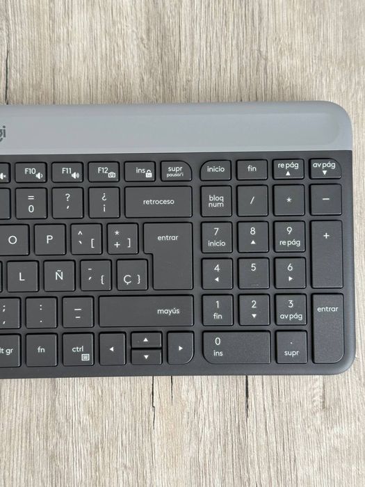 Комплект (клавіатура, миша) Logitech MK470 Slim Wireless Combo Blac ES