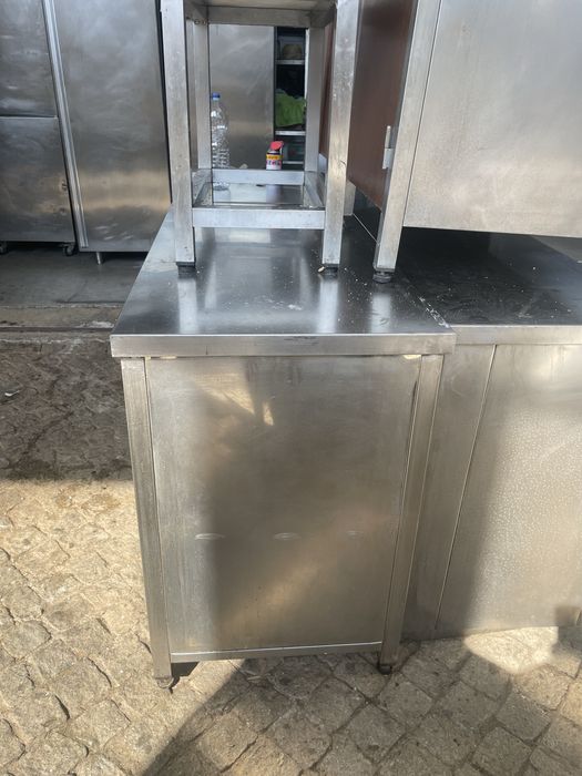 Bancada com gavetas e portas - Inox