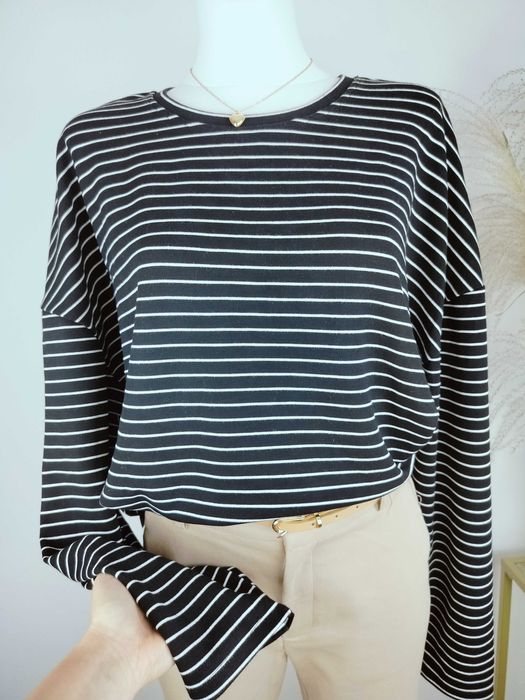 Czarna bluza w białe paski w rozmiarze Xl 42 ubierana