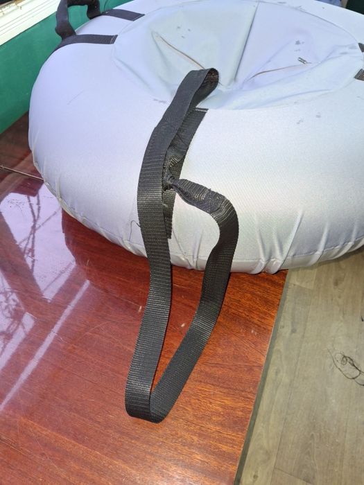 Продам тюбінг великий.