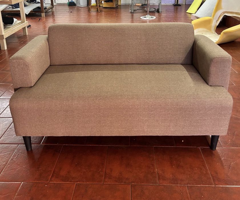 Sofa de dois lugares