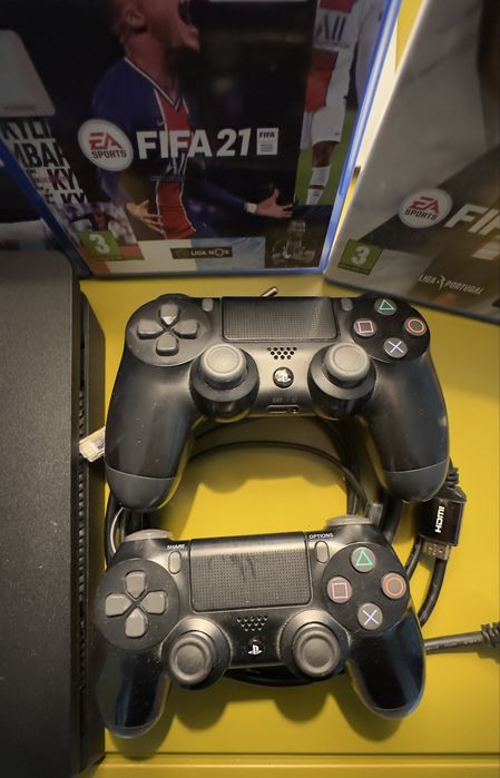 PS4 Slim 1TB c/2 comandos