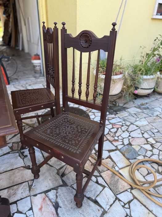 Mesa de sala e cadeiras antigo