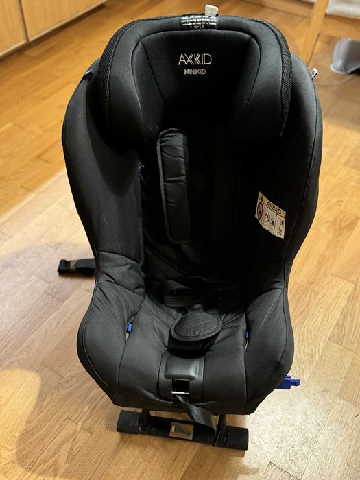 Fotelik samochodowy Axkid Minikid 2.0 Rwf Black 9-25Kg