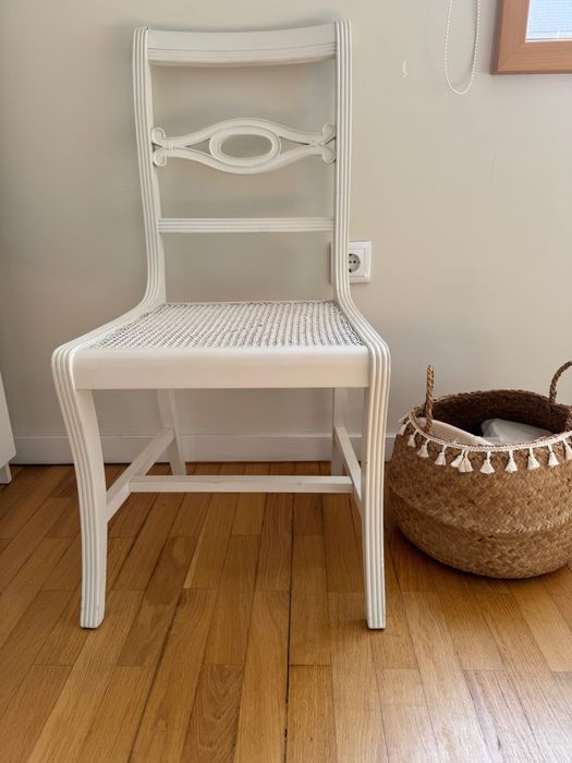 Cadeira em palhinha pintada de branco